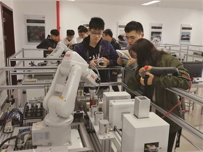 以新兴能源技术研发为引擎，创建一流应用科技型大学的新路径